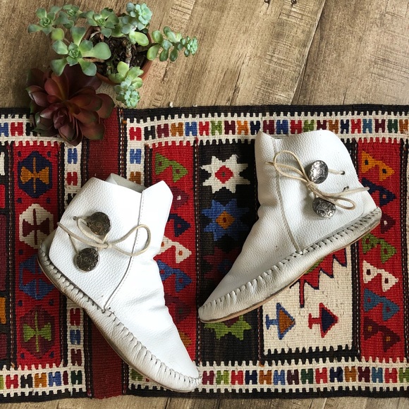 Indian Smoke Shop >> 48% off Taos Footwear Shoes - Vintage Taos White Leather Ankle Conch Moccasins from Mindy's ... Indian Smoke Shop >> 48% off Taos Footwear Shoes - Vintage Taos White Leather Ankle Conch Moccasins from Mindy's ...